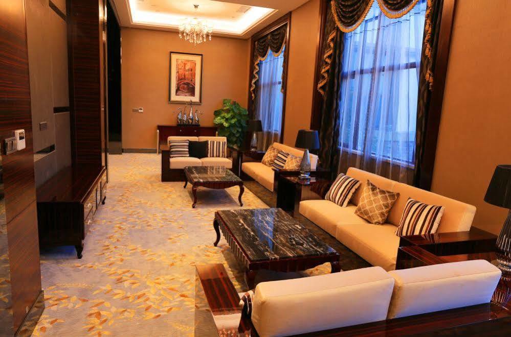 Country Garden Phoenix Hotel Kaiping Дзянмън Екстериор снимка